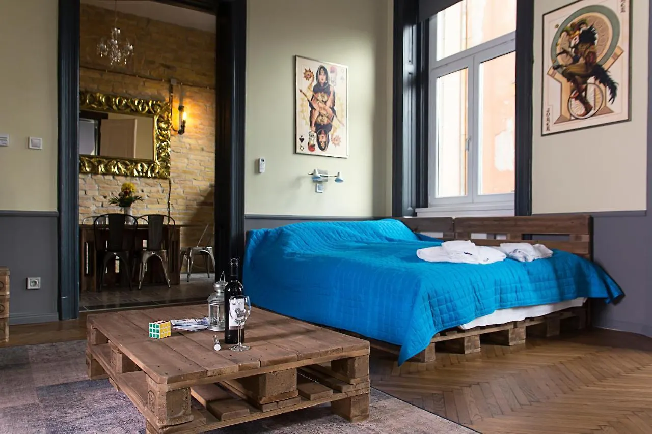 W-Tree Loft Style Apartment Budapest