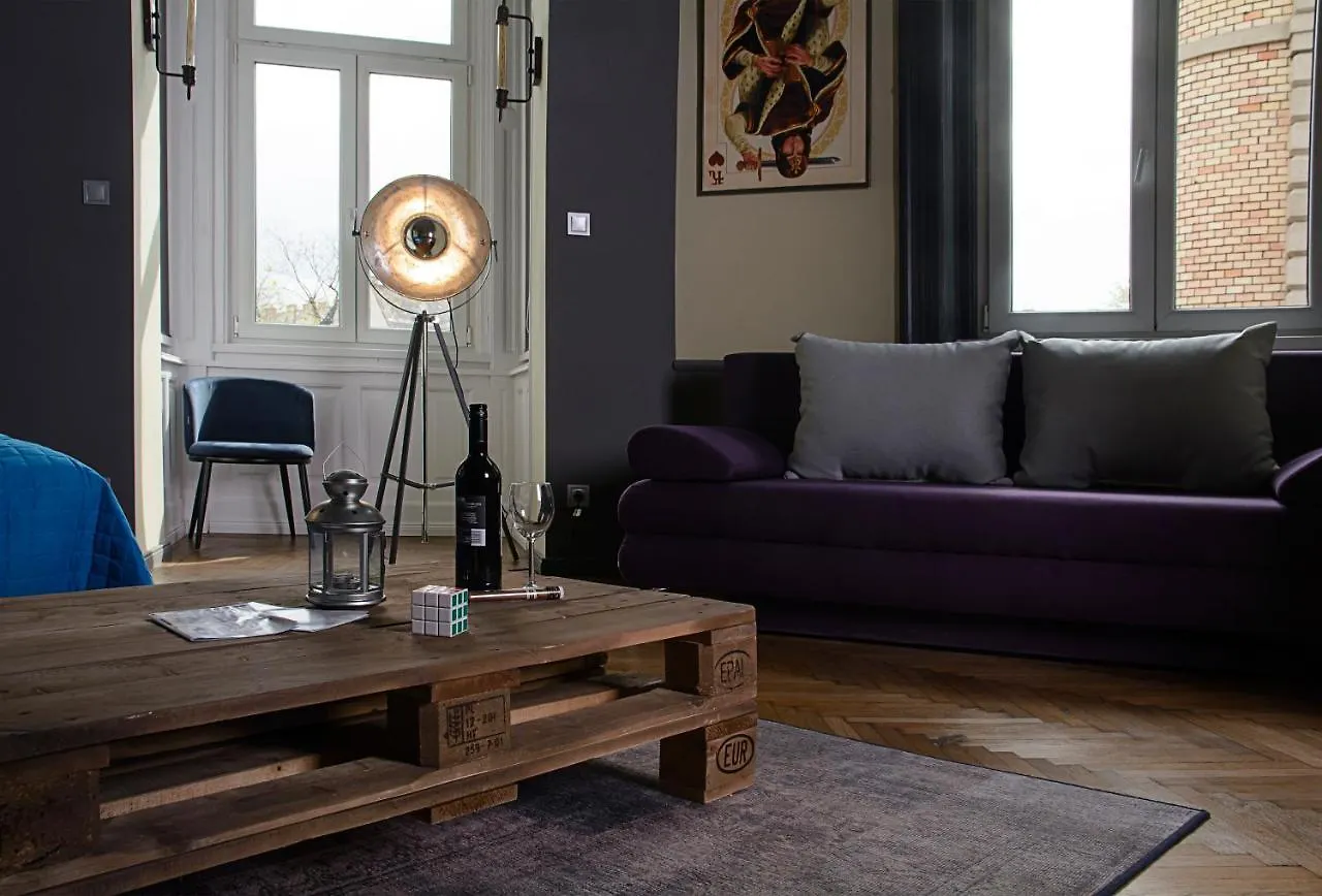 W-Tree Loft Style Apartment Budapest